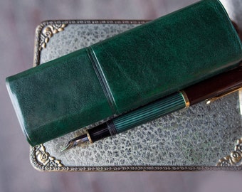 Emerald green personalized pen case, Fountain pen case 2 divider, Leather pen case for Lawyer, 2 pen sleeve, Christmas gift for best friend