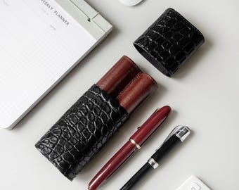 Leren pennenetui cadeau voor hem: zwarte en bruine kleur, pasvorm: 2 Montblanc-vulpennen