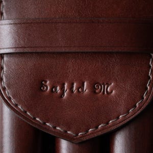 Custodia per occhiali in pelle personalizzata con bottone magnetico: custodia rigida marrone per occhiali unisex immagine 16