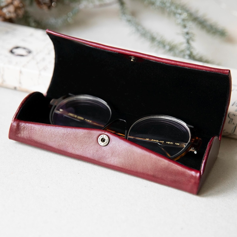 Custodia per occhiali in pelle personalizzata con bottone magnetico: custodia rigida marrone per occhiali unisex immagine 19