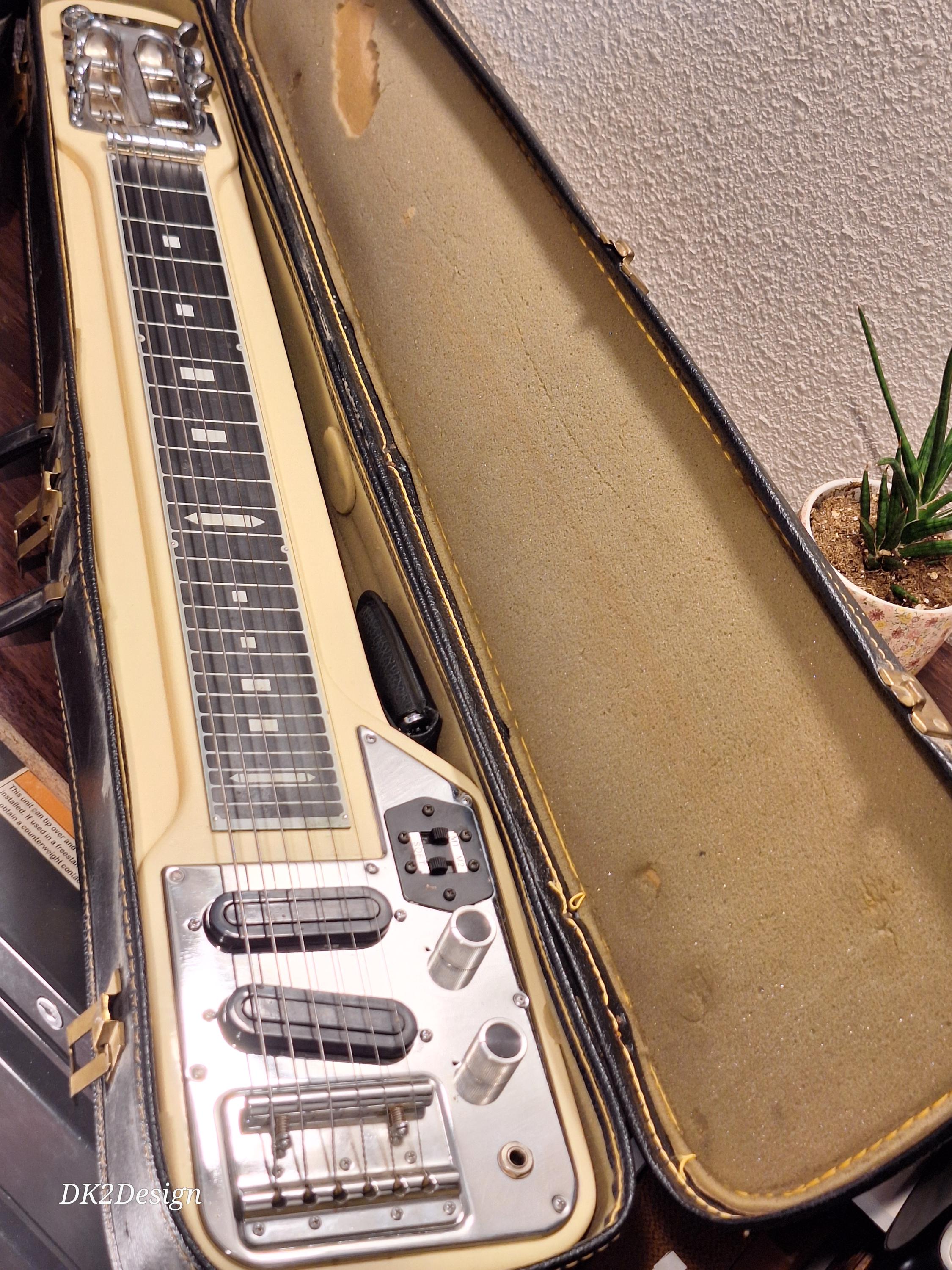 ビンテージ 1969 Guyatone 6弦ラップスティールギターとスチールトナー