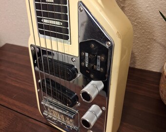ビンテージ 1969 Guyatone 6弦ラップスティールギターとスチールトナー