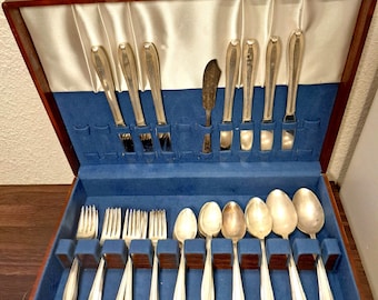 Vintage Wallace Silversmiths 64 Pc. Silver Plated Flatware Service