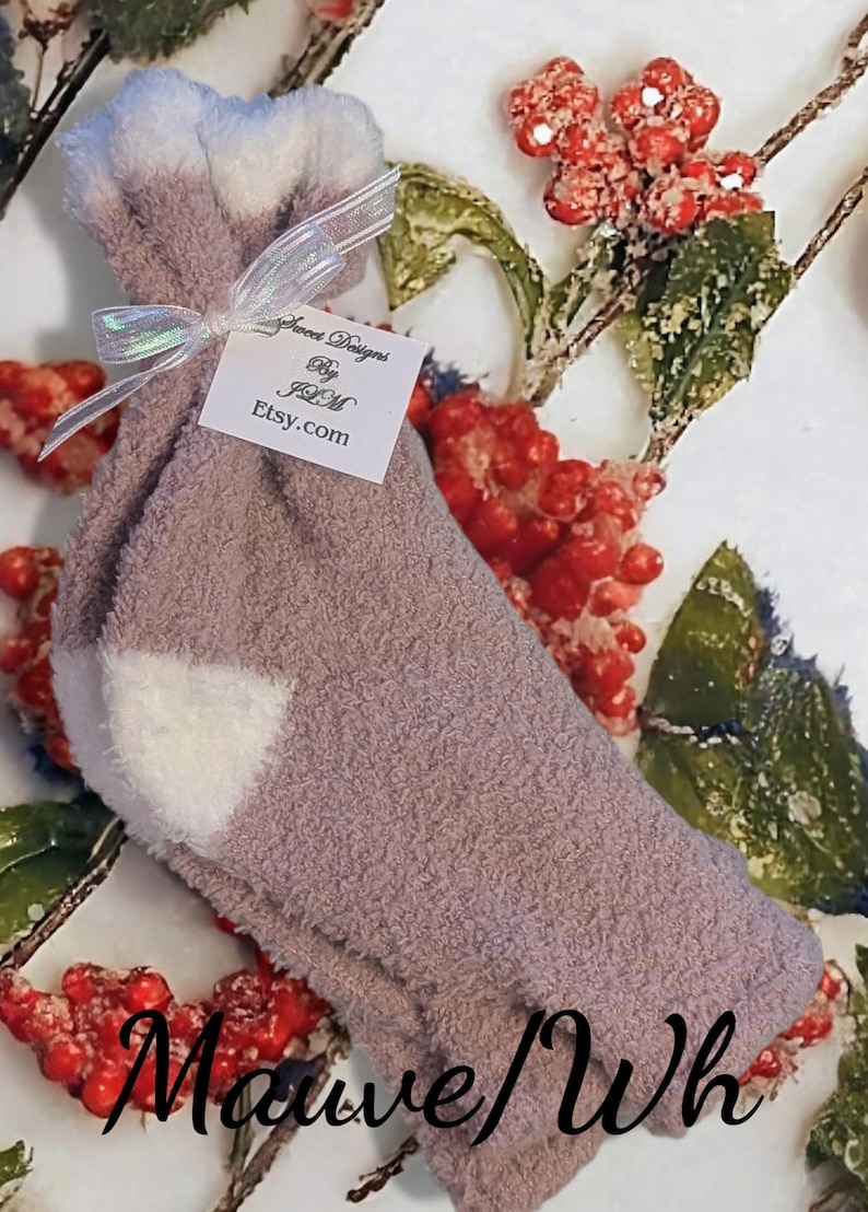 Pedicure socks, pedi sock, flip flop sock, open toe sock, SweetdesignsbyJLM, toeless sock in Pinks and White design. Mauve/White