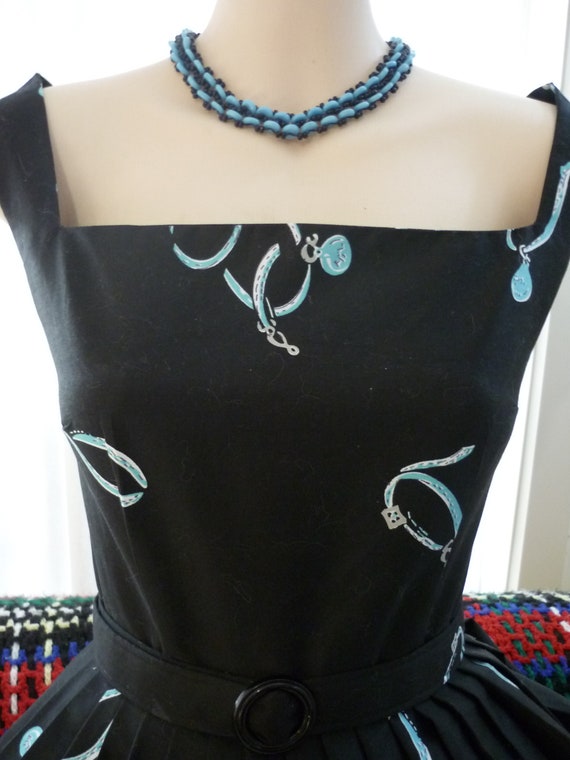 Vintage Art Deco milk glass choker necklace in li… - image 3