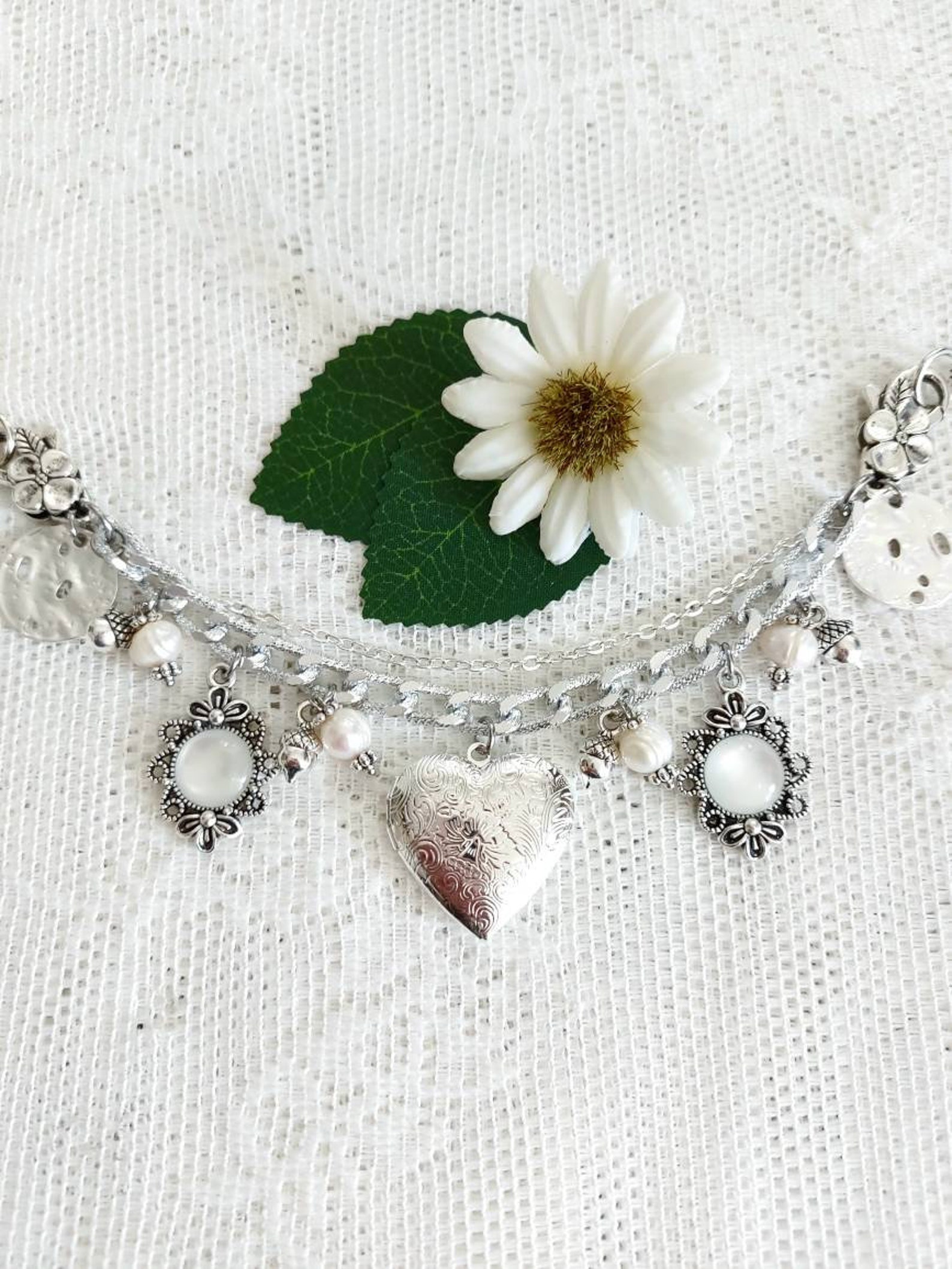 Charivari Memorial Necklace for the Dirndl HEART Traditional Costume Wedding Sweet Water Pearls Pearls Edelweiss and Medallion for Photos / Oktoberfest Wiesn