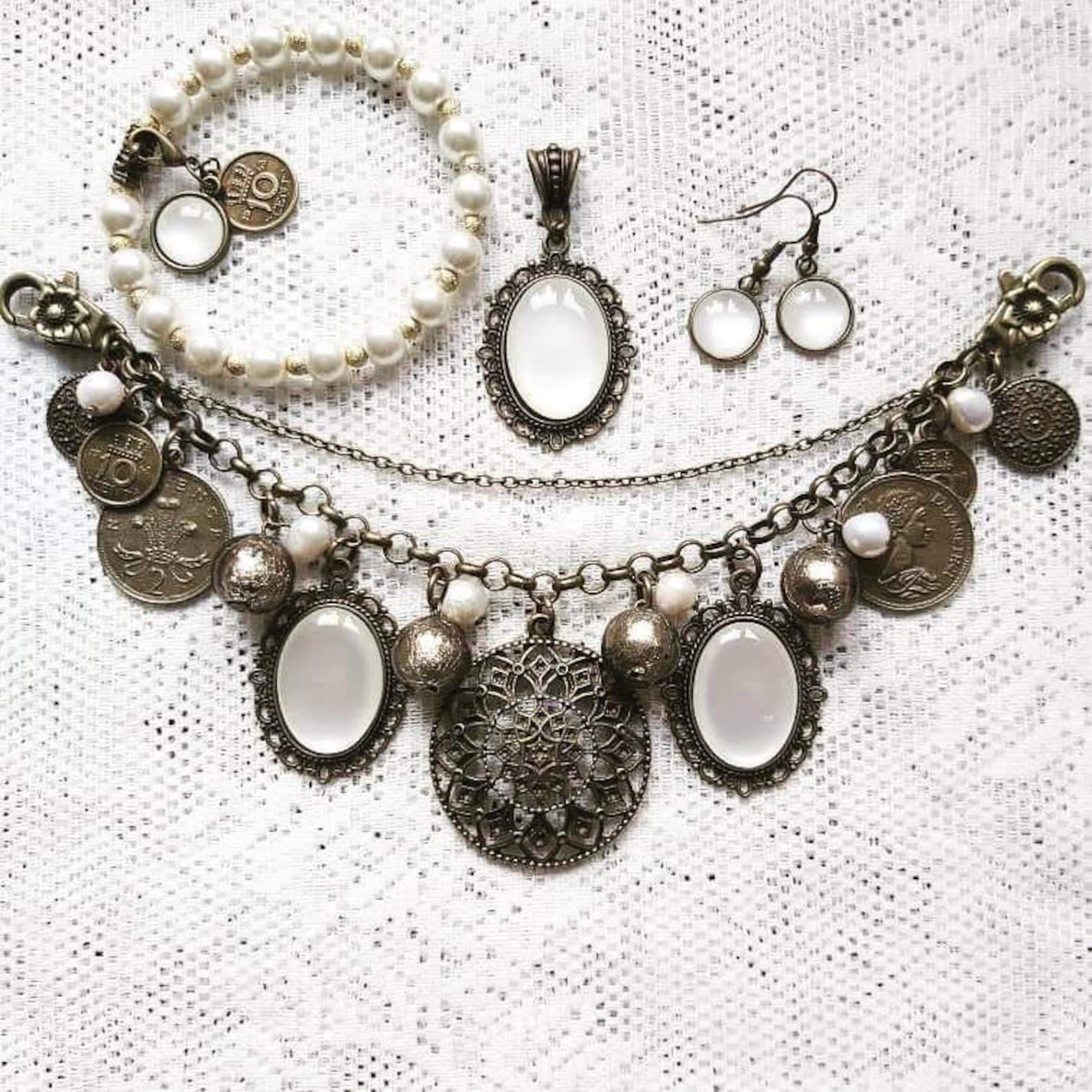 Charivari Dirndl Necklace - Traditional Wedding / Mandala Medallion Freshwater Pearls