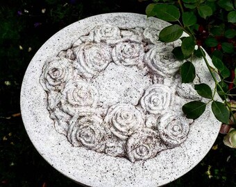 Betonstein "Rosen"  Betondekoration / Geschenk zur Hochzeit / Gartendeko Vogeltränke im Garten