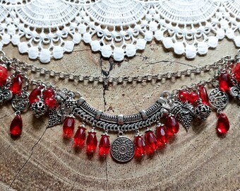 Charivari Kette fürs Dirndl - Trachtenhochzeit Oktoberfest Wiesn Dirndlschürzenkette rote Glasschliffperlen Weinrebe Herz Lilie Ornamente