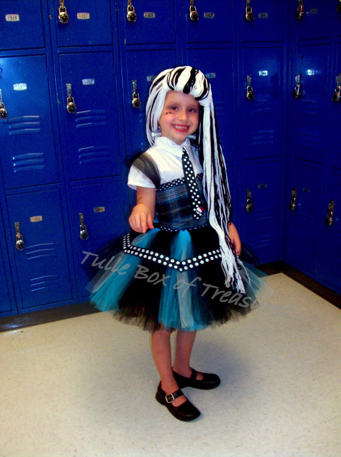 Monster High Doll, Frankie Stein, Dress-Up Locker