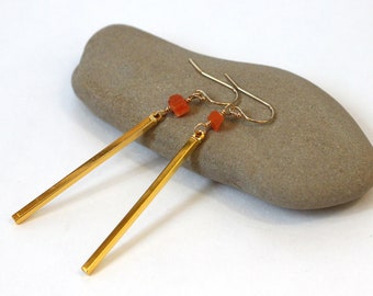 Long Bar Earrings Gold, Orange Stone Earrings, Raw Crystal Jewelry, Modern Brass Earrings, Minimalist Jewelry, Carnelian Drop Earrings