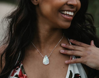 Collana Angel Aura, collana a goccia con quarzo trasparente grezzo, ciondolo Angel Aura in quarzo, gioielli per damigella d'onore, pietre curative, regalo per la testimone di nozze