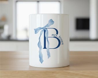Ribbon Monogram Mug, Bow Mug Design, Mrs Initial Mug, Personalized Bride Mug, Custom Letter Mug, Wedding Gift Mug, Elegant Monogram Mug Gift