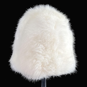 White Rabbit Fur &#39;60s Hat, Ivory Real Vintage Cap, Beautiful Off-White Retro Wedding Cloche for Vintage Fox Coat, Apres Ski Gift