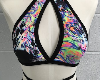 Top con apertura a forma di chiave e bagliore UV: top per festival Rave