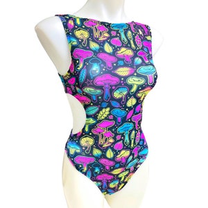 ELEKTRISCHE PADDESTOEL | Aria-body met uitsnijding