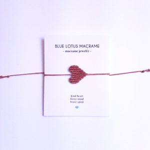 Macrame Heart / pulsera hecha a mano / edición de San Valentín, ideas de regalos para ella, él, familiares y amigos imagen 1
