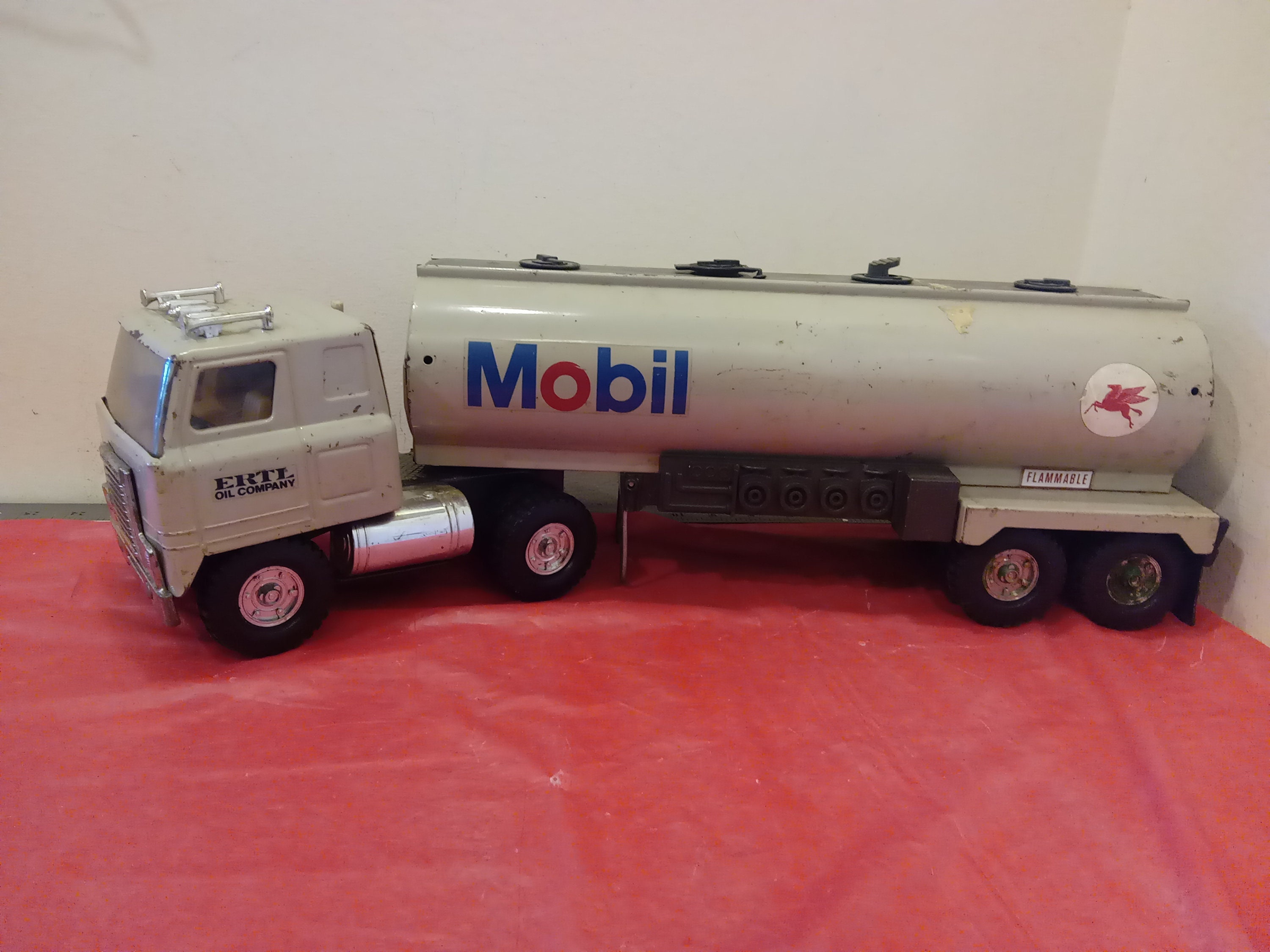 Mobil toy tanker deals truck