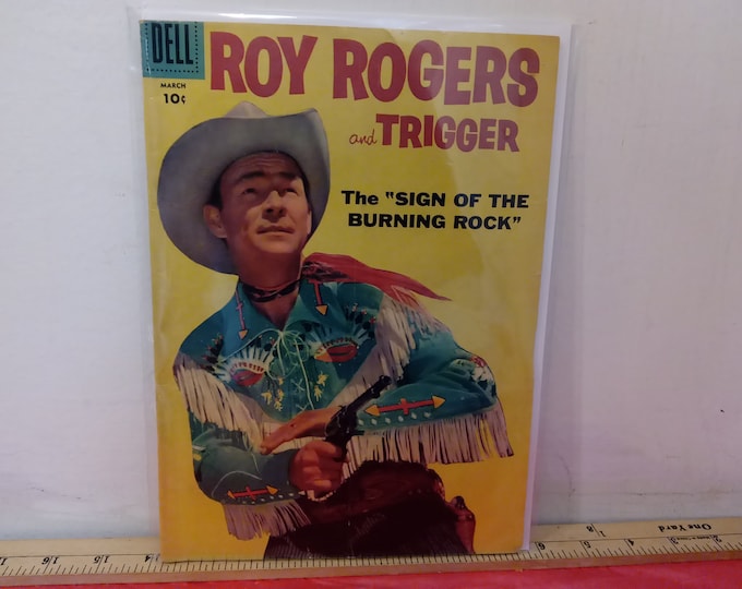 Vintage Comic Books, Dell Comic Books, Davy Crockett, Dan'l Boone, Boots and Saddles, Lone Ranger, Roy Rogers, Wyatt Earp, and Gunsmoke