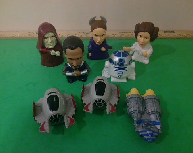 Vintage Restaurant Toys Give Aways, Burger King Star War Toys and Figures, 2005