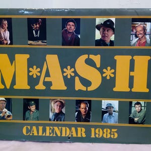 Pamiątki z dawnych programów telewizyjnych, gadżety z programów telewizyjnych Mash, dyski laserowe, miękka okładka z historią w środku, kalendarz lub artykuł specjalny o paradzie