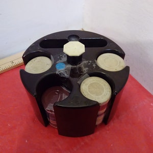 ビンテージ ポーカー チップ、丸い形の容器に入ったポーカー チップとカード 2 パック#