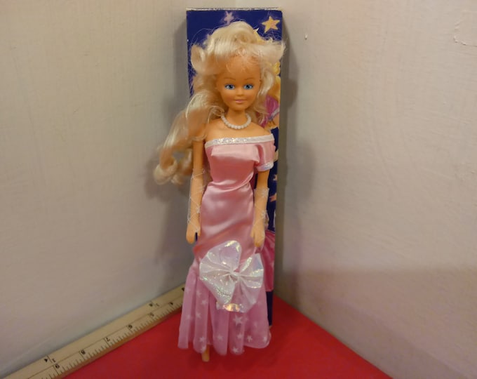 Vintage Avon Fashion Doll, Jenna, 1990