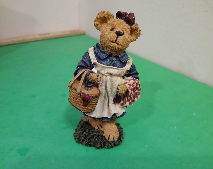 Vintage Figurine, Boyds Bears Bearstone Collection, Molly B. Berriweather...Teddy Bear's Picnic, 2001