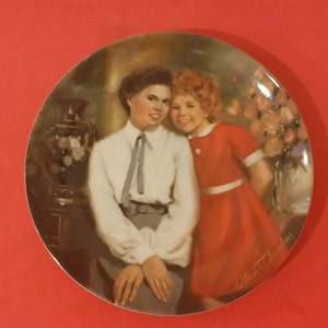 Edwin M. Knowles Limited Edition Collector Plate - &quot;Annie and Grace&quot; - By William Chambers, 1983