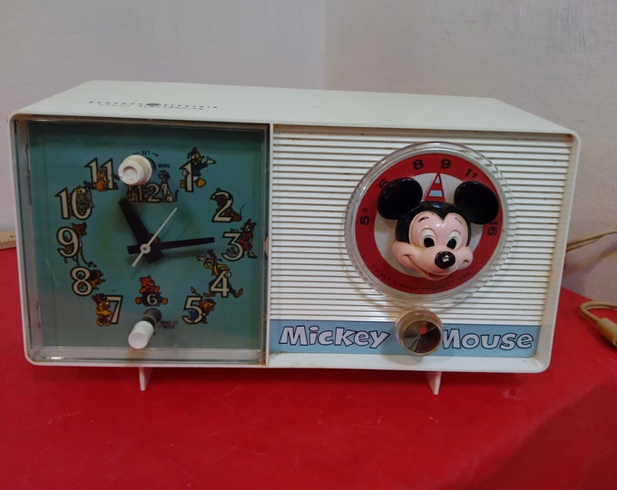 Vintage Clock Radio, General Electric Youth Electronics, Mickey Mouse Clock Radio