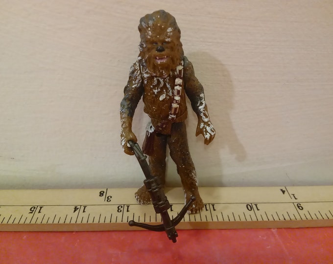 Vintage Star Wars Action Figure, Hoth Chewbacca with Crossbow by Kenner, 1998