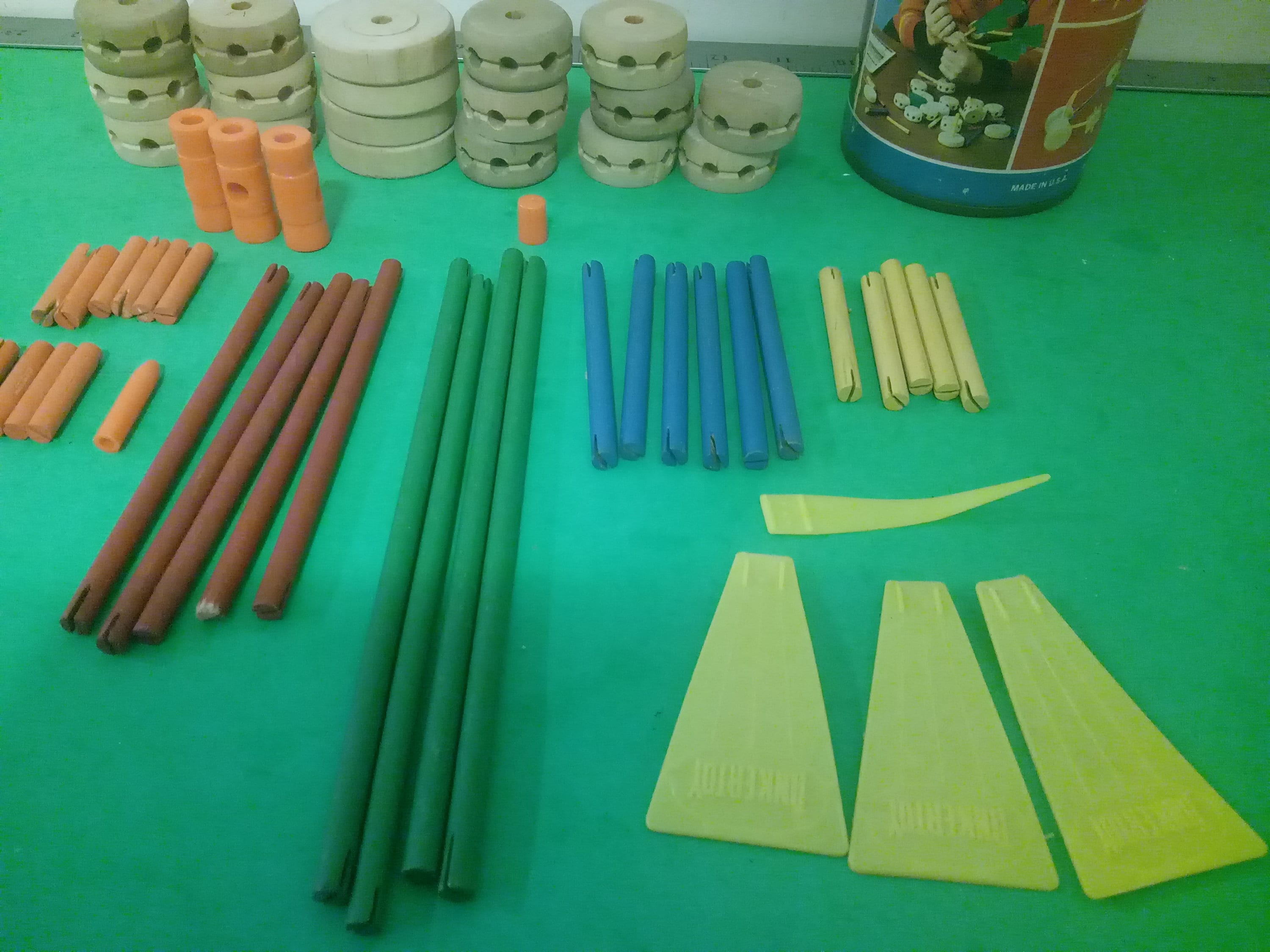 Vintage Tinker Toy Set, 116 60 pieces, 1970's