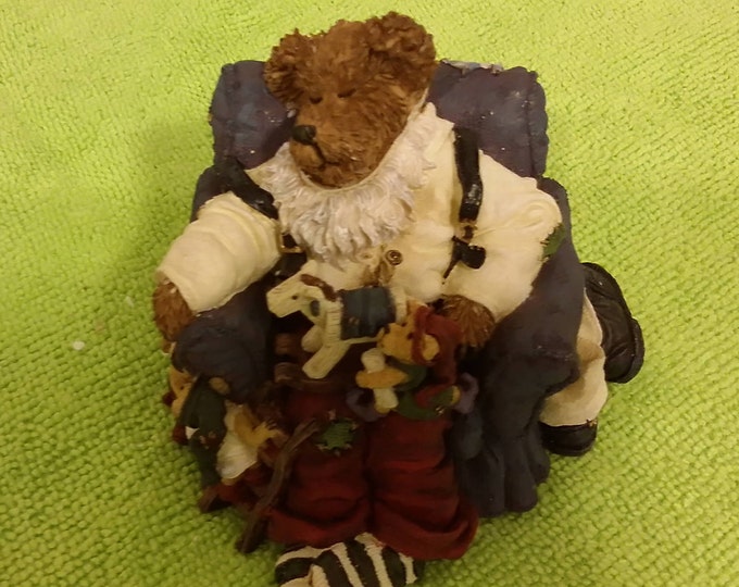Vintage Figurine, Boyds Bears Bearstone Collection, Jolly Ol' Saint Snoozen with Jingle, Jangle, Tinker & Shush - Lil' Helpers, 2001