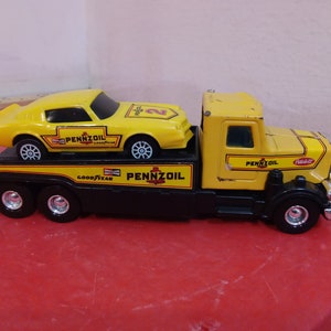 Caminhão de reboque vintage com carro, caminhão de reboque e carro Buddy L Pennzoil, 1980