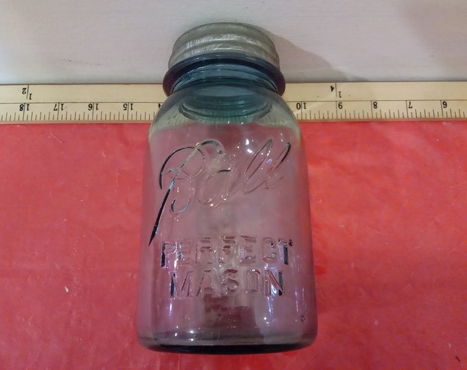 Vintage Mason Jar, Light Green Ball Perfect Mason Jar with Zinc Lod, Quartz Size #9, 1910's