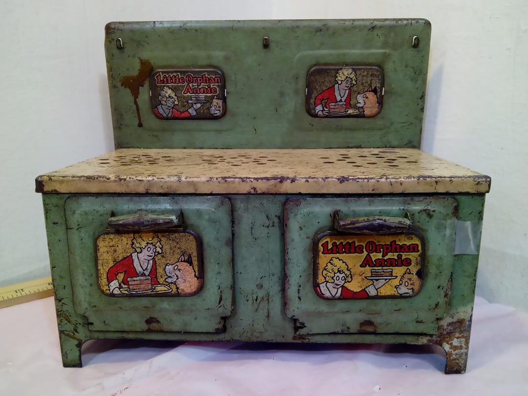 Vintage Pretend Play Metal Stove, Little Orphan Annie Three Burner