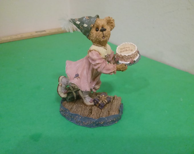 Vintage Figurine, Boyds Bears Bearstone Collection, Katie B. Howold… Not Tellin', 2001