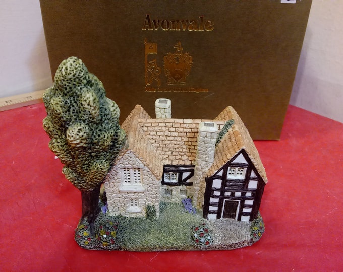 Vintage Historical Buildings, Cotswold Manor by Avonvale, Made in the United Kingdon, 1980's