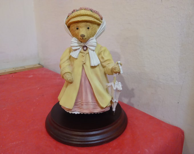 Vintage Resin Figurine, The Upstairs "Mrs. Henrietta Bosworth -Socialite-" by Carol Lawson, Downstairs Bears, Department 56, 1990's