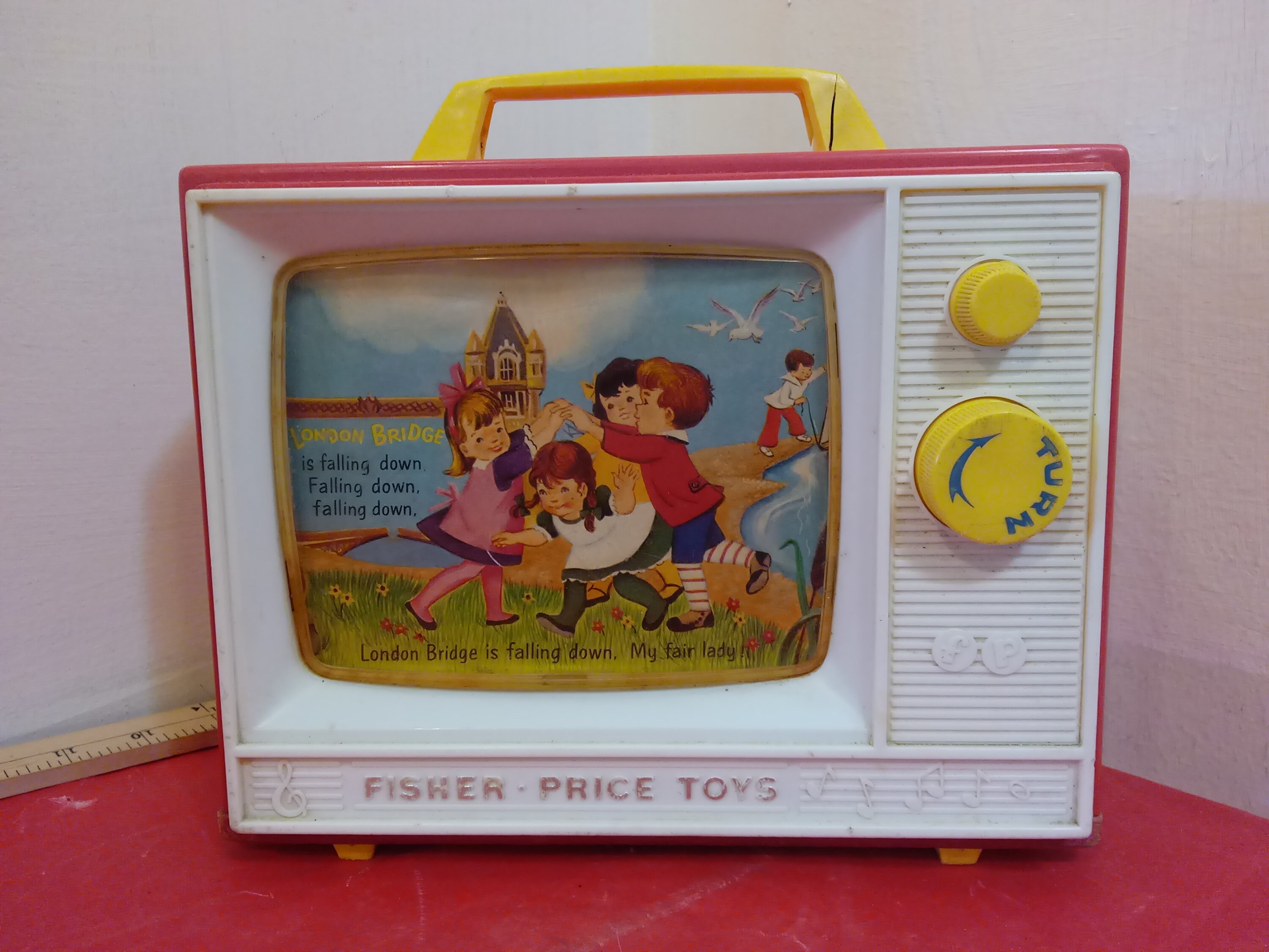 Fisher price giant screen music box deals