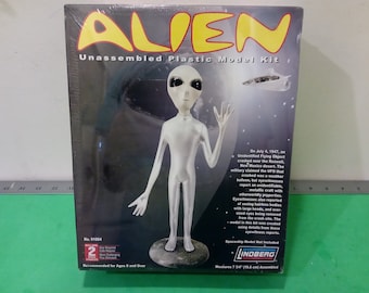Vintage Modeling Kit, Alien Model Kit by Lindberg, 2006~