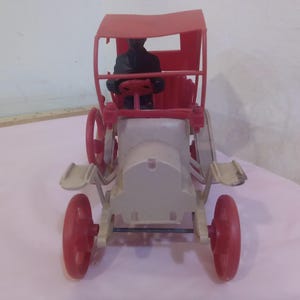 Carro de plástico antigo, carro de plástico modelo T com motorista da Revell Maxwell?, década de 1950