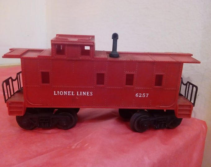 Vintage O Gauge Train Cars, Lionel Train Cars, Peacemaker Freight Services, Lionel Horse Car, Frisco Car, Rail Box Car, and Others