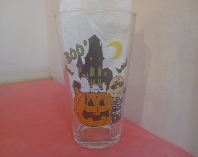 Collectible Heavy Drinking Glass, Peanuts Halloween Drinking Glass, Beer Glass, Charlie Brown and Snoopy Glass, 2018
