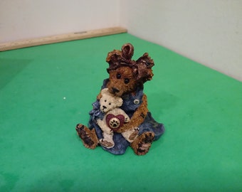 Boyds Bears & Friends, Momma McBear and Calendonia...Quiet Time, 1998