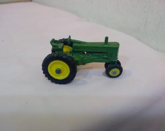 ビンテージの小型プラスチック製および金属製おもちゃのトラクター