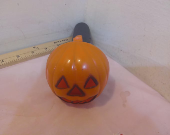Vintage Halloween Flashlight, Plastic Pumpkin Flashlight made in Taiwan