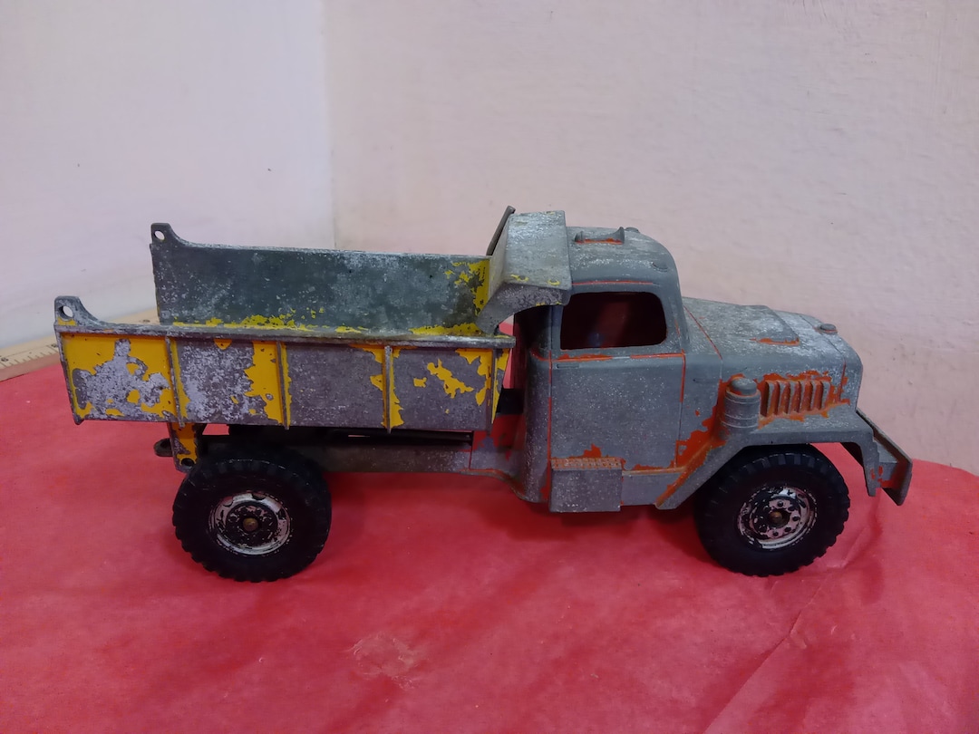 Vintage Metal Toy Dump Truck, Hubley Kiddie Toy 801, Yellow and Red ...