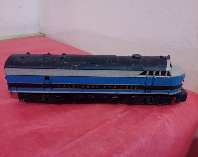 Vintage HO Scale Train Cars, B & O Engine, Spirit of 1776 Engine, Green Small Engine 1435, SOO Caboose, and Trailer Train