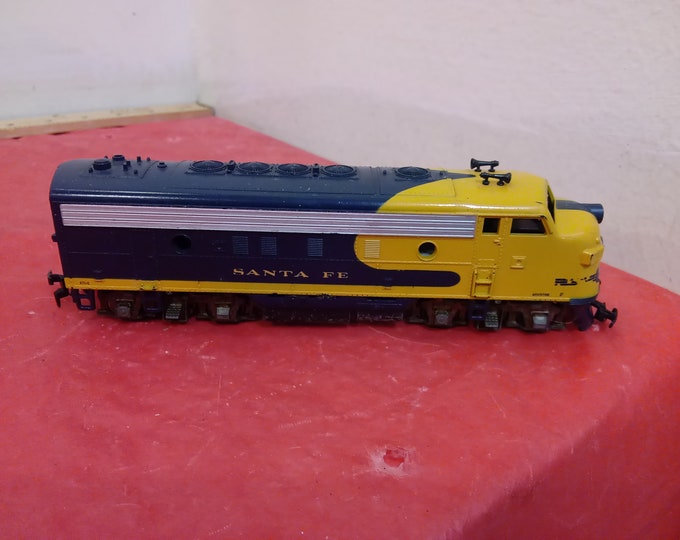 Vintage Toy Train Cars, HO Gauge Train Engines, Cars, and Caboose, Tyco and Other Brands